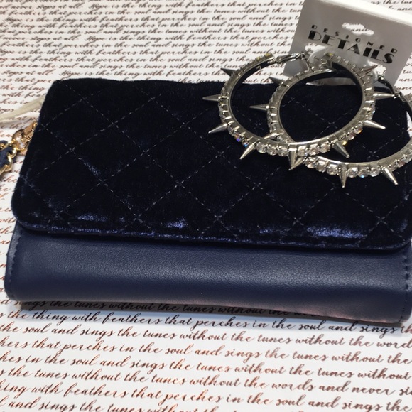 Blue Velvet wristlet NEW - Picture 2 of 7